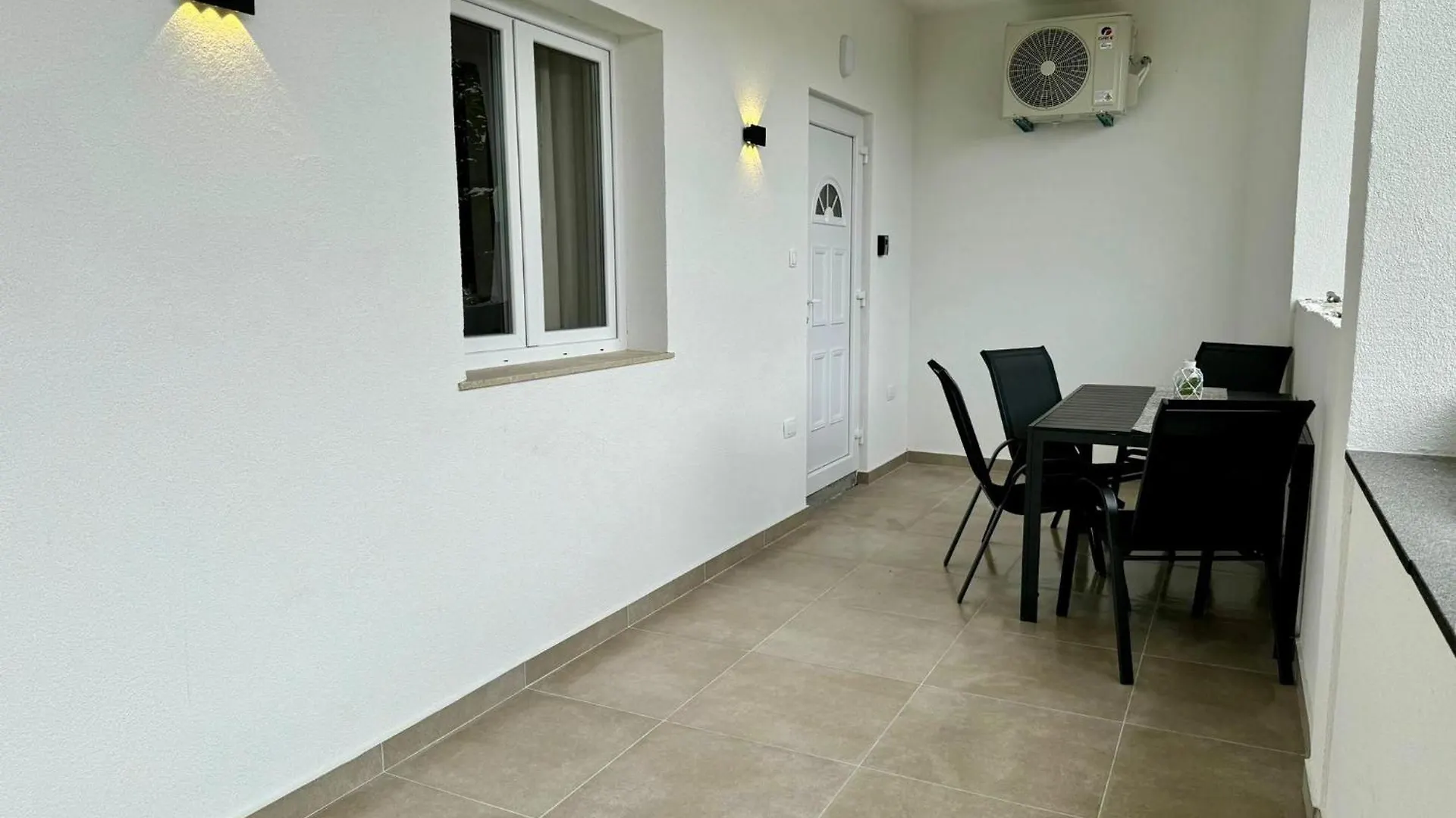 Cellinis Home Apartment Jadranovo